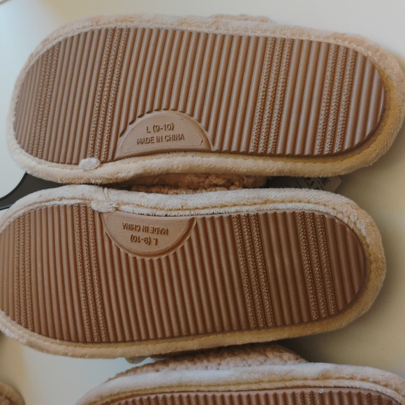 New Reindeer slippers - Picture 4 of 4